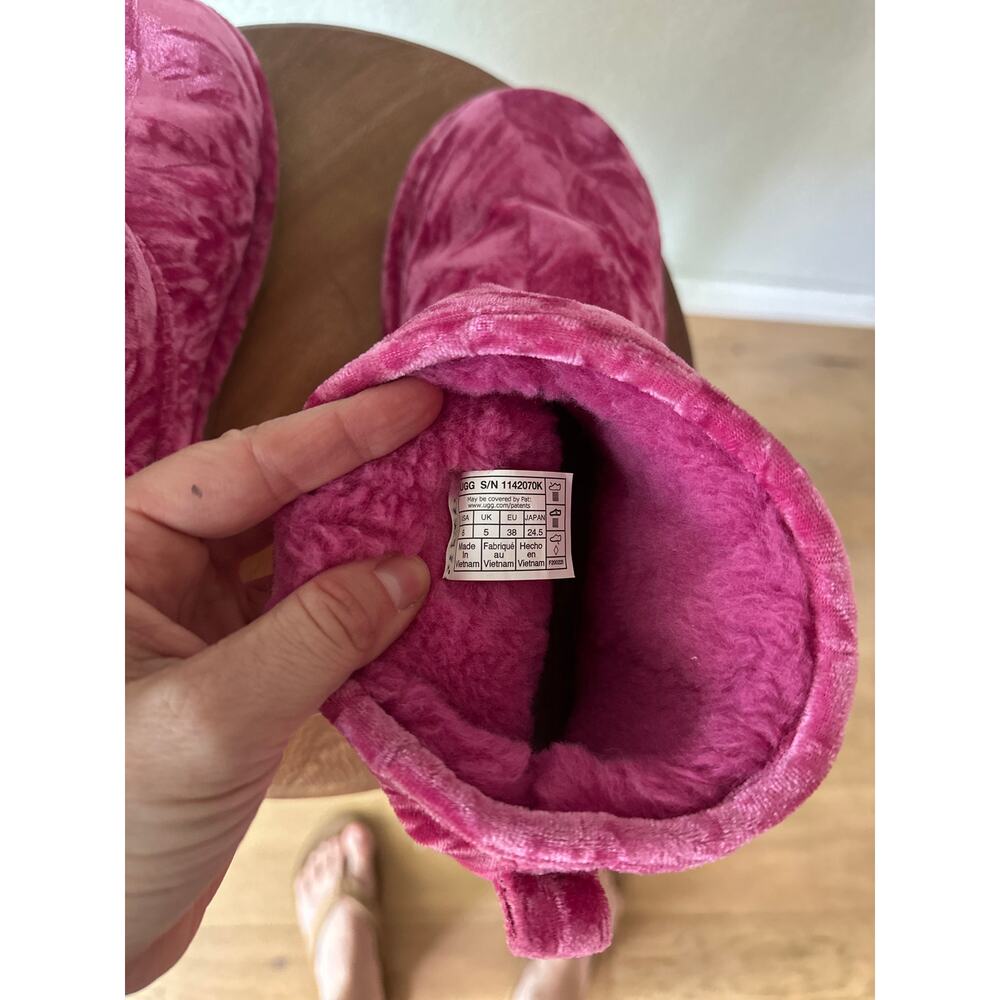 UGG Raspberry Pink Crushed Velvet Mini Boots Shearling Wool Cozy Luxe Size 6 - Picture 4 of 6